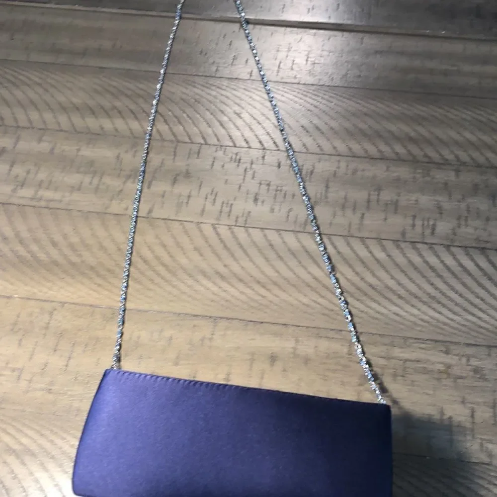Badgley Mischka Midnight🕛 BlueSatin Swirl Purse. Security Snap Removable Chain